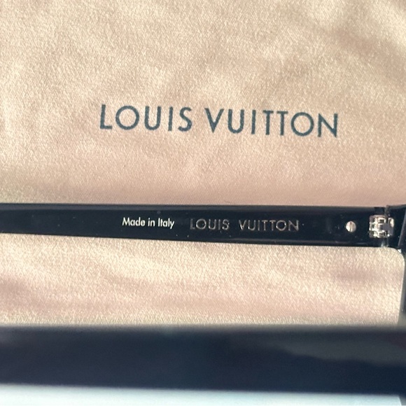 100% Louis Vuitton Sunglasses - Picture 5 of 6